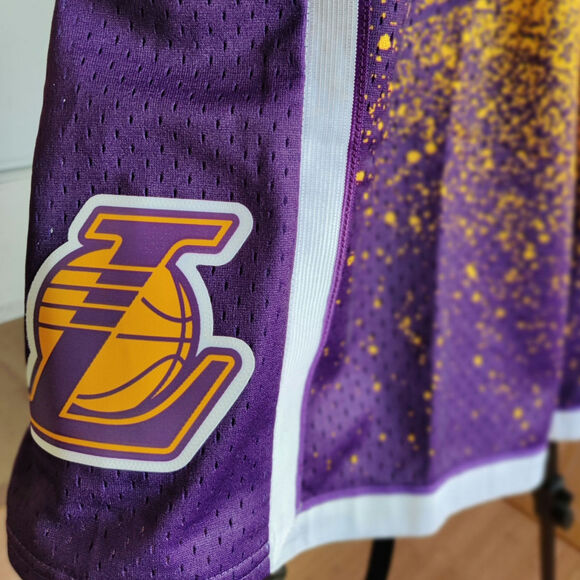 Mitchell & Ness 2009 Los Angeles Lakers Gradient Spray Paint HWC Shorts Large - Picture 3 of 6